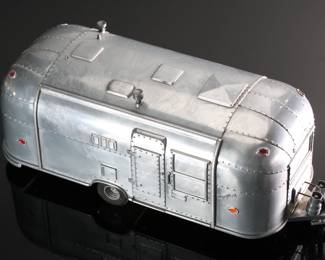 Vintage Pottery Barn Airstream Flying Cloud Toy Travel Trailer 1:18 Scale Die Cast	4.5x4.5x12.25in	196118
