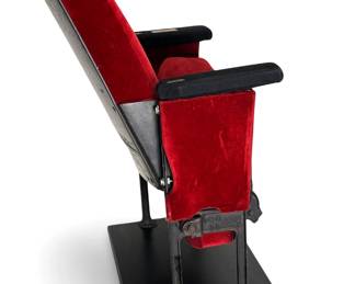 Radio City Music Hall New York Original Chair	35x25x25in	199117
