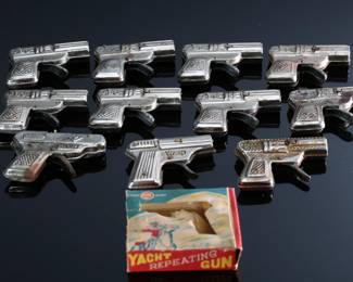 Lot of 11 1940s Vintage Pressed Tin Water Pistols Toy Gun	3in x 2 in 	196101
