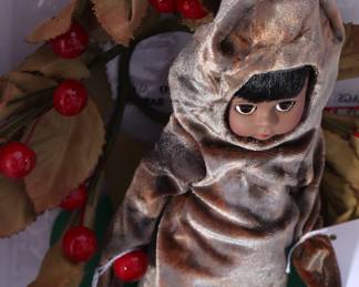 Madame Alexander Doll - Apple Tree Style # 13290 - 1999 Wizard of Oz Collection - With tags in Original Box	4 x 8.5 x 11 in	198007
