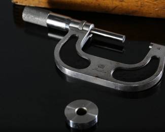 Brown & Sharpe No. 62 Outside Micrometer in Original Wood Case	Case:1x6.75x2.95in	199110
