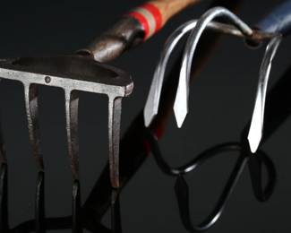 Lot of 5 Antique Garden Tools Cultivator/Fork/Claw	Longest: 16x4x3in	199112
