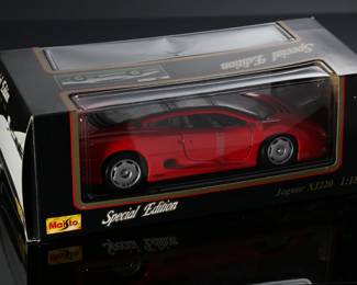Maisto Special Edition 1992 Jaguar XJ 220 Die Cast Model Car 1:18 	5x6x12.5in	196183
