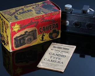 1940s Vintage Hopalong Cassidy Candid Type Camera in Orignal Box 	Box: 3x5.25x2.5in 	196097
