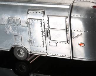 Vintage Pottery Barn Airstream Flying Cloud Toy Travel Trailer 1:18 Scale Die Cast	4.5x4.5x12.25in	196118
