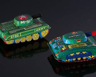 Lot of 2 Vintage Japan Tin Litho Toy Tanks 	1.2x1.6x2.7in	196210
