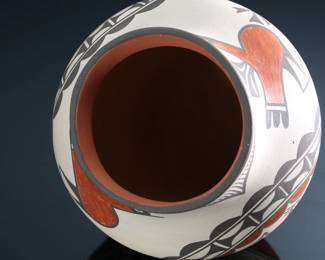 Irene Herrera Zia Pueblo Bird Pot Native American Pottery	6in H x 6.9in Diameter at widest 	199147
