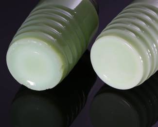 2pc Jeannette Glass Co. Jadeite Pepper & Flour Shakers Pair	4.75in H x 2.45in Diameter 	196190
