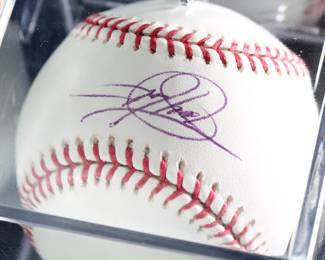 *Signed* Todd Helton Autographed Baseball Auto  MLB Colorado Rockies 	Case: 3.15x3.2x3.15	199178
