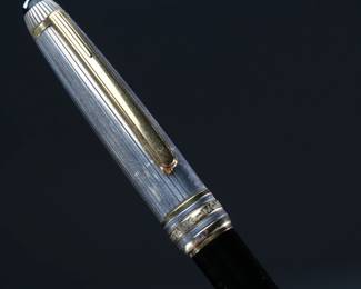 Montblanc Meisterstuck Solitaire Doue Sterling Silver Rollerball Pen	Pen with Cap: 138mm x 12.5mm diameter <BR>without cap: 121mm	199162
