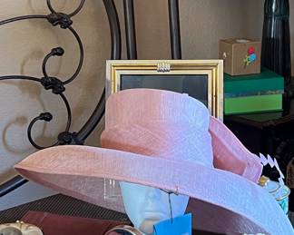 Women’s accessories 