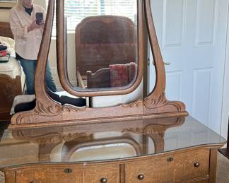 Oak dresser : prices will be very reasonable 