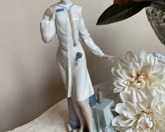 Lladro doctor with thermometer 