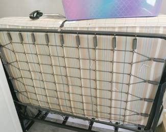 Roll-away bed good condition
