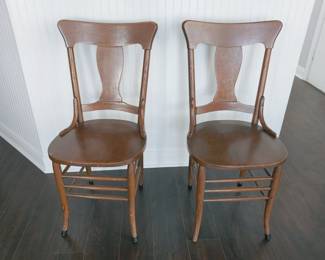 Set of 8 Oak dining chairs