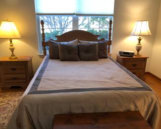 Queen Bed, M/BS, Linens