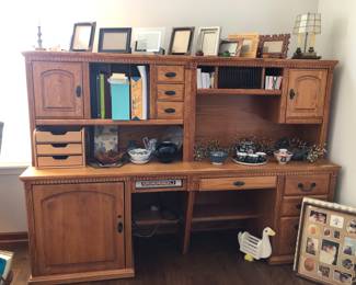 Oak Office Suite, Decor