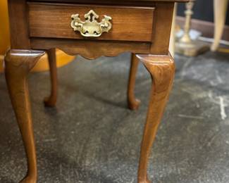 Queen Anne Petite Side End Table 