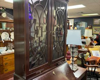 Mahogany Secretary Ladies Desk Bureau Bookcase Hutch Lighted 