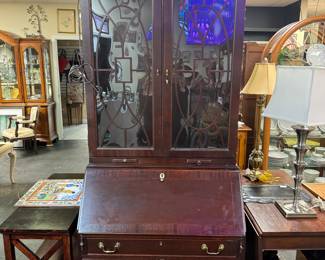 Mahogany Secretary Ladies Desk Bureau Bookcase Hutch Lighted 