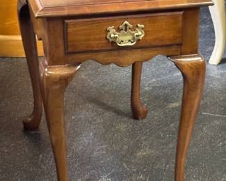 Queen Anne Petite Side End Table 
