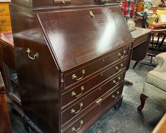 Mahogany Secretary Ladies Desk Bureau Bookcase Hutch Lighted 