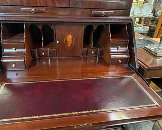 Mahogany Secretary Ladies Desk Bureau Bookcase Hutch Lighted 