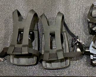 Peloton PLTN-RB1VQ HD 21" Touchscreen Monitor / Screen Bike Console 3rd GEN.  Immersive 21.5" HD touchscreen gives you a front-row seat in every class
Resistance knob for manual control.  In-workout metrics like heart rate, output, cadence, and resistance.  Pair your heart rate monitor or download the Peloton Watch App to track your workouts.  Compact 4' x 2' footprint, smaller than your average yoga mat.