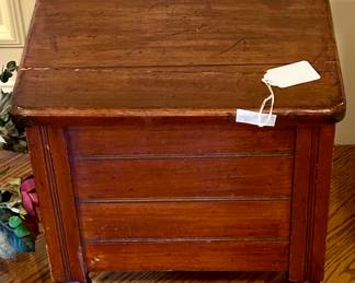 Early 20th Century Oak and Original Porcelain Commode with Wood Cover from England