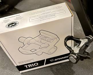 Peloton PLTN-RB1VQ HD 21" Touchscreen Monitor / Screen Bike Console 3rd GEN.  Immersive 21.5" HD touchscreen gives you a front-row seat in every class
Resistance knob for manual control.  In-workout metrics like heart rate, output, cadence, and resistance.  Pair your heart rate monitor or download the Peloton Watch App to track your workouts.  Compact 4' x 2' footprint, smaller than your average yoga mat.