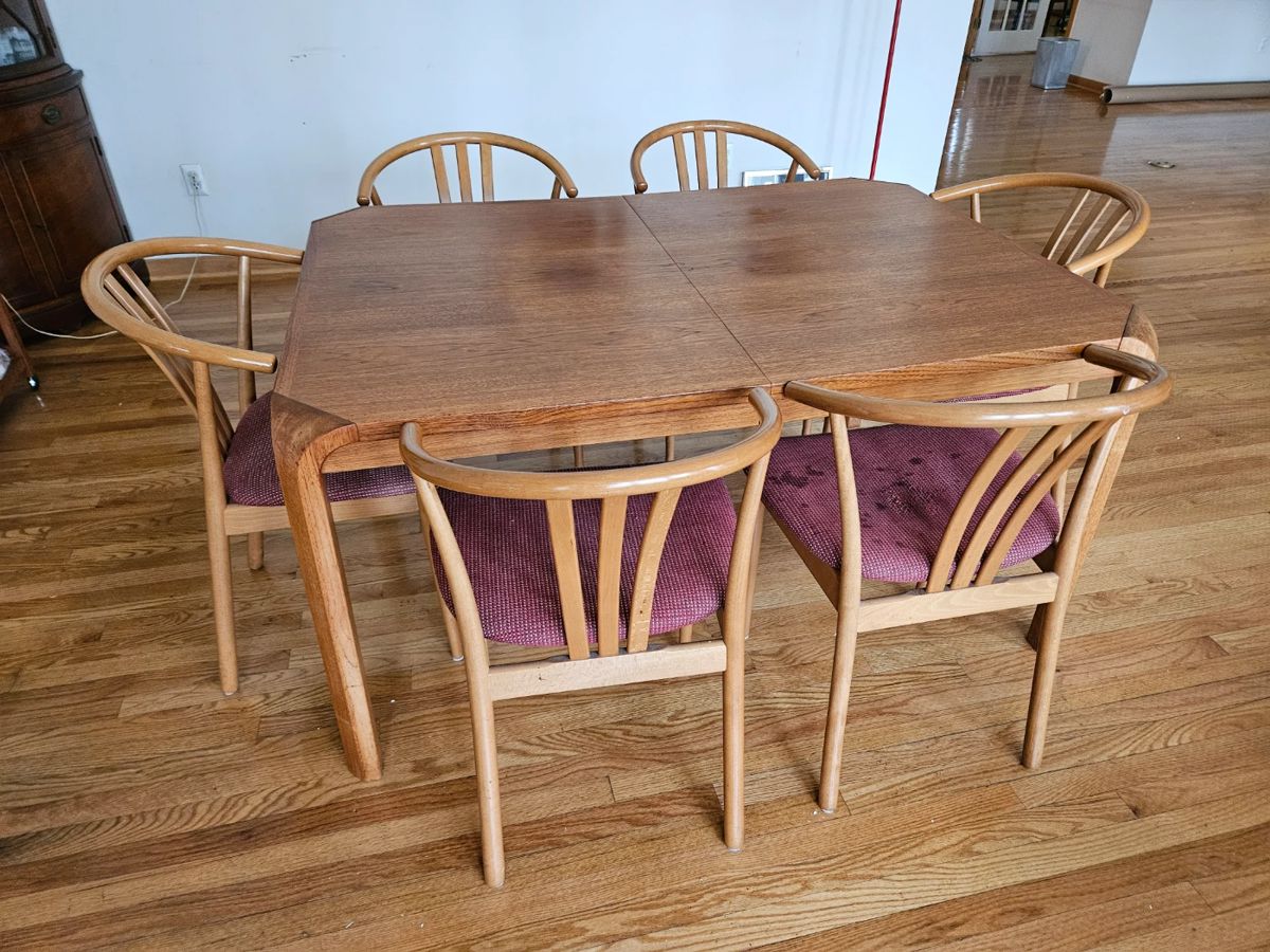 table & chairs with self storing lAM Monler table with self storing leaves, 8 Workbench chairs VG condition