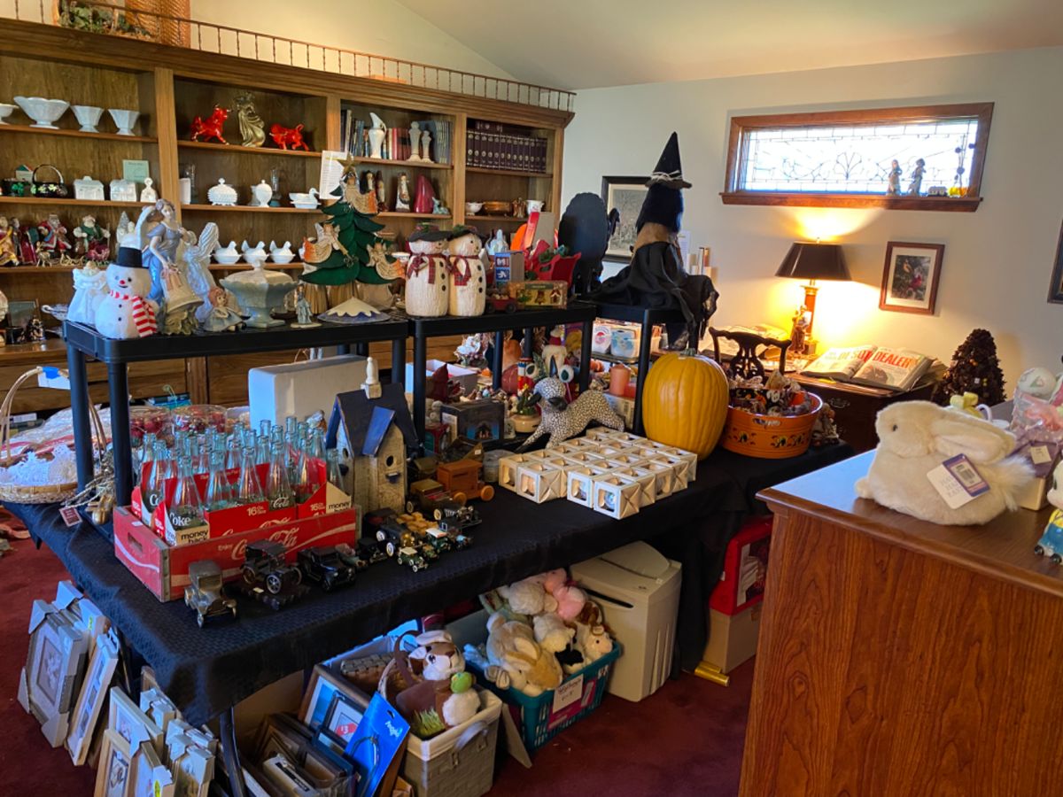 ESTATE SALE ELIZABETH LOTS TO SEE in Elizabeth, PA starts on 3/15/2024