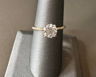 14k 1 carat solitaire lab grown diamond with the certification.