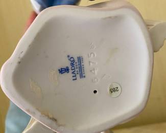 #27 - $250 - Lladro #6475 12"Hx7"W "A Happy Couple"