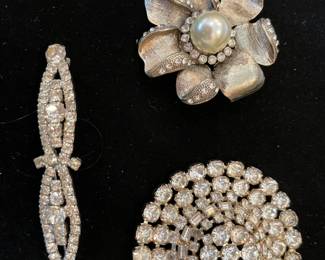 Flower pin is broken in back