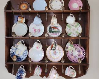 Tea cup and spoon holder