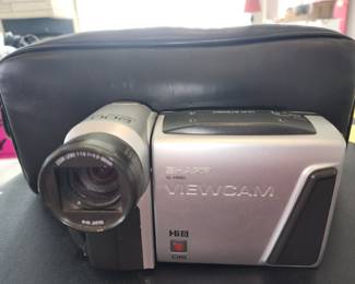 Sharp VL-H860 view cam with accessories and carrying case