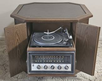 Magnavox Record Player Stereo Cabinet