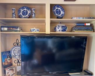 Tonquin Flow Blue Plates, Samsung TV