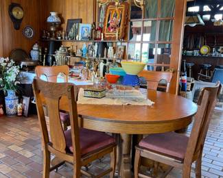 Antique Oak Pedestal Table With Four Chairs 