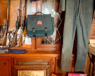 Daisy Model 99 BB Guns, Daisy Model 880 BB/Pellet Gun, Vintage Vinyl Hunters Pride Gun Holder, John F Kennedy Memorabilia