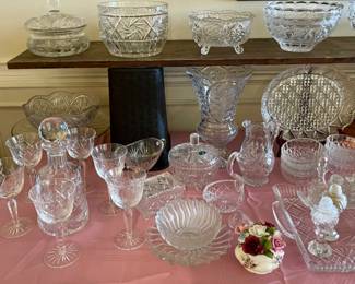 Exquisite Cut Crystal Decanter With 6 Matching Stem Glasses