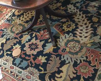 Rug is not for sell. Showing the pedestal to a beautiful double pedestal banded top dining table
