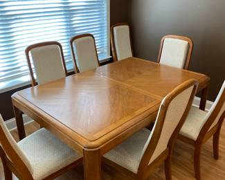 Broyhill Mid Century Solid Oak Dining Table w/8 Chairs