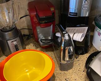 Oster Blender/Cuisinart Coffee Pot/Hamilton Beach Electric Mixer/Mixing Bowls