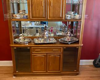 Broyhill Mid Century Oak Mirrored Back China Cabinet