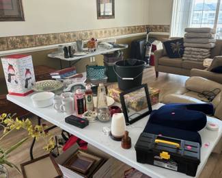 $2, $5, $10, $25 tables plus varied price collectables.