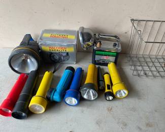 Lot Of Assorted Flashlights 