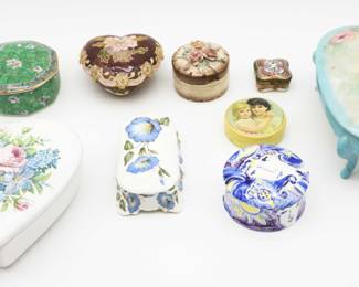 Lot Of Small Pill Or Jewelry Boxes, Mostly In Porcelain