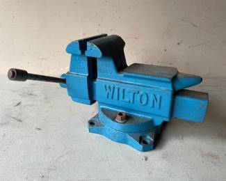 VINTAGE WILTON SWIVEL ANVIL UTILITY BENCH VISE CAST IRON VICE